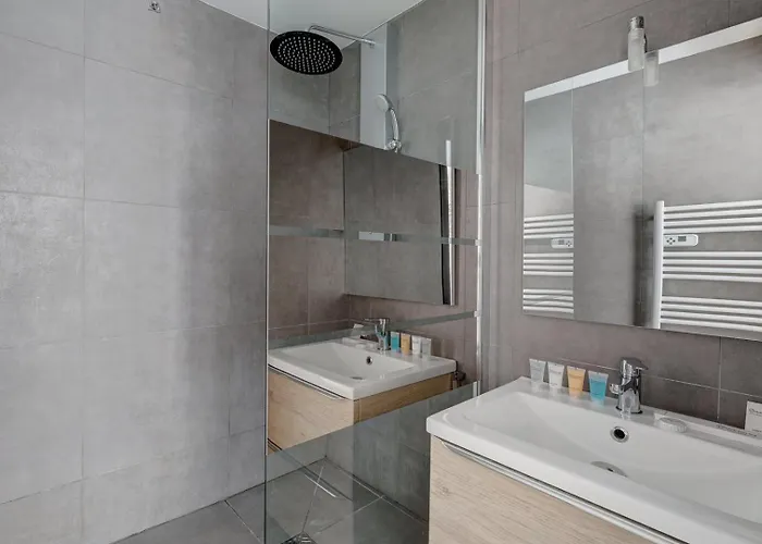 303 Simha - Superbe A アパート